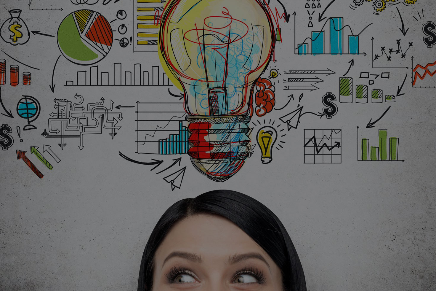 mujer pensando en muchas ideas IBERO emprendimiento