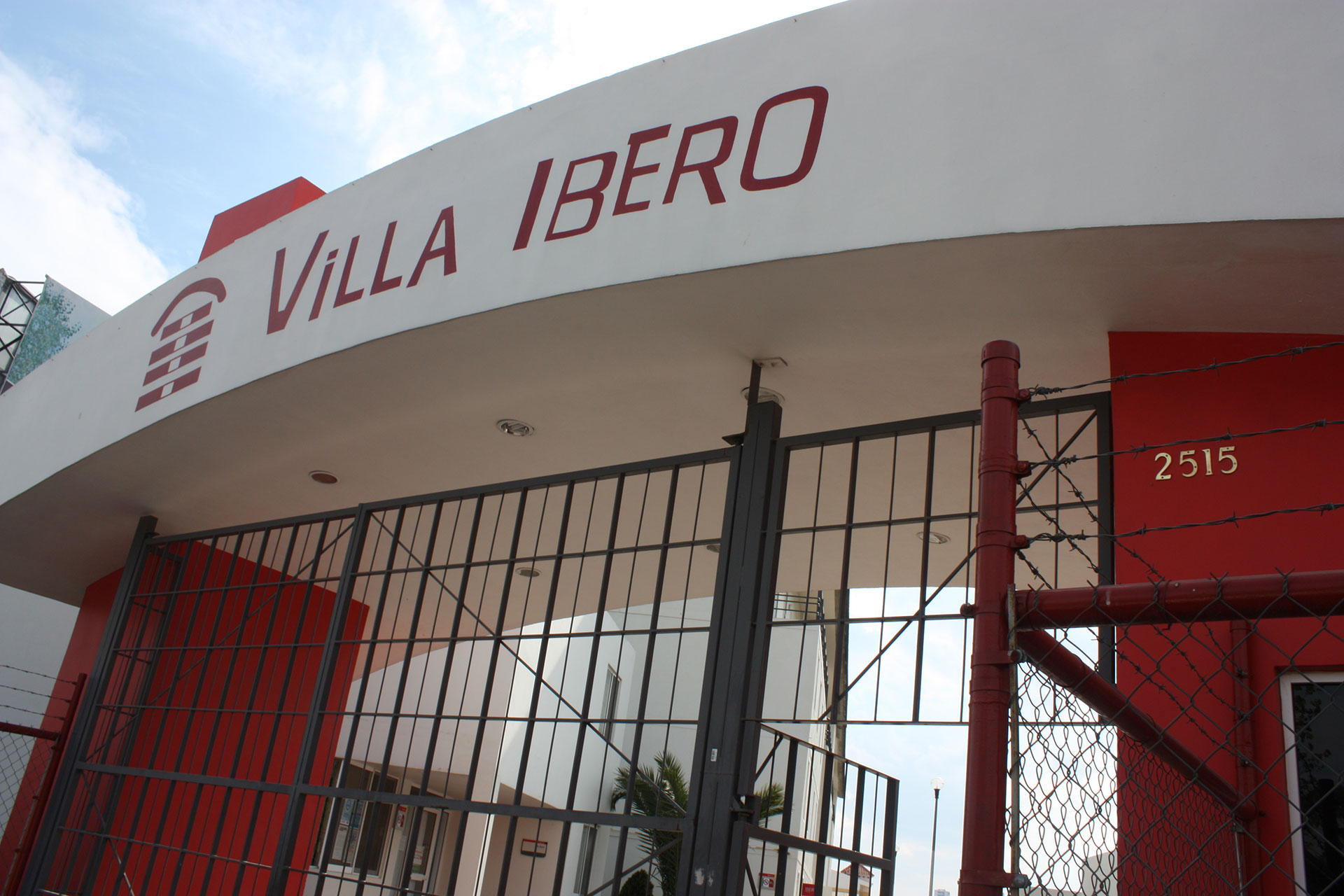 Fachada de Villa IBERO