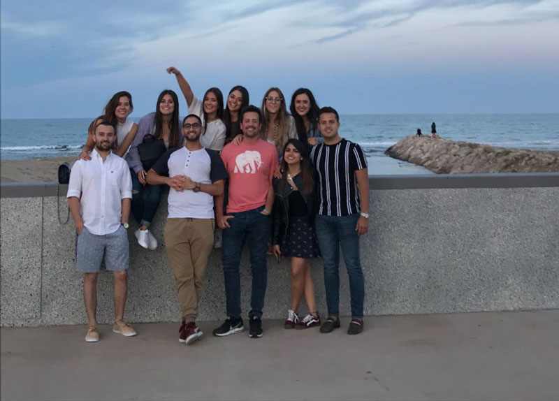 Alumnos en el mar