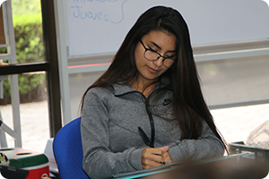 Alumna de LEINN en clase