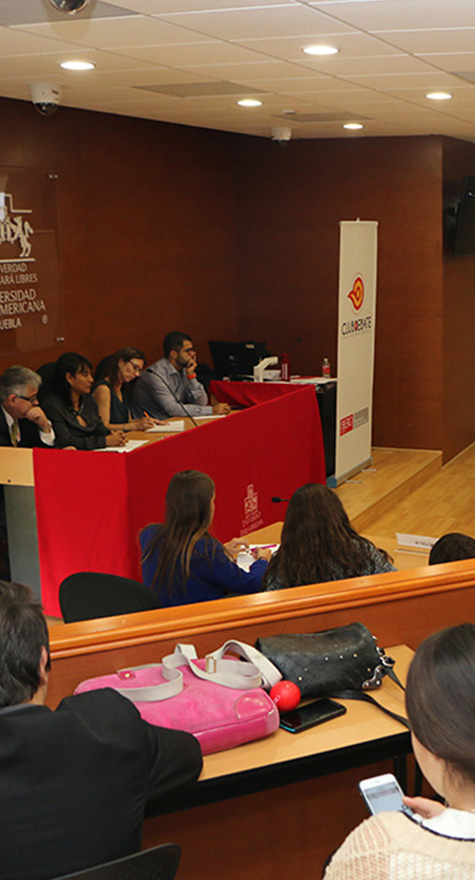 Jueces en sala de juicios orales