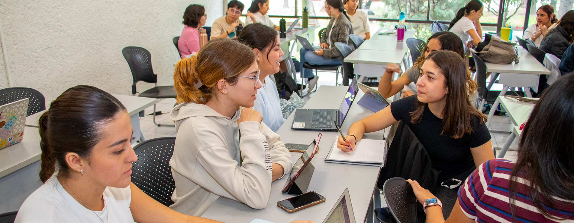 Alumnos en salón de clase