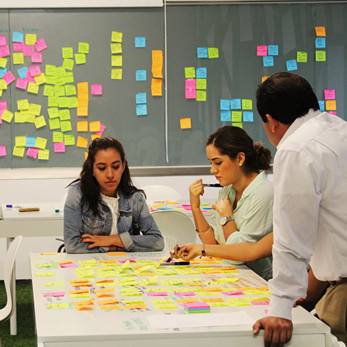 Alumnos en curso propedéutico para maestría