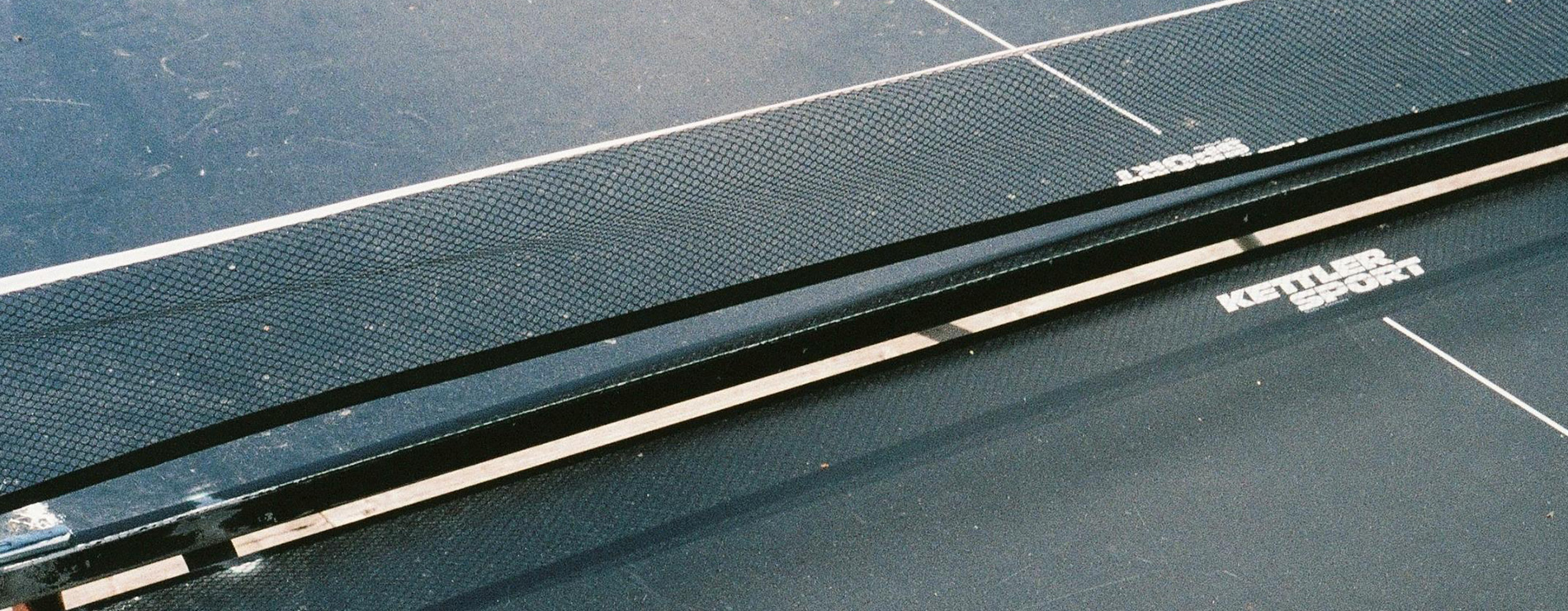 Mesa y red de ping pong