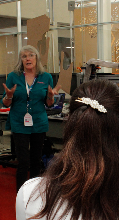 Profesora extranjera FabAcademy