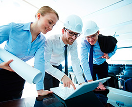 Consultores trabajando