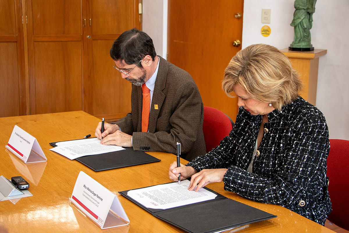 Firma convenio CLAUZ