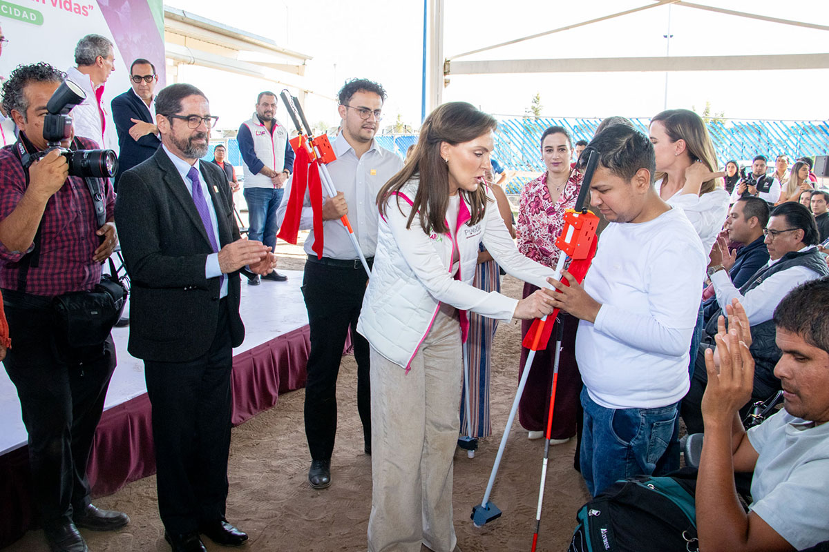 Entrega bastones inteligentes (4)