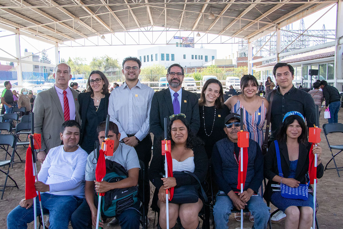 Entrega bastones inteligentes (2)