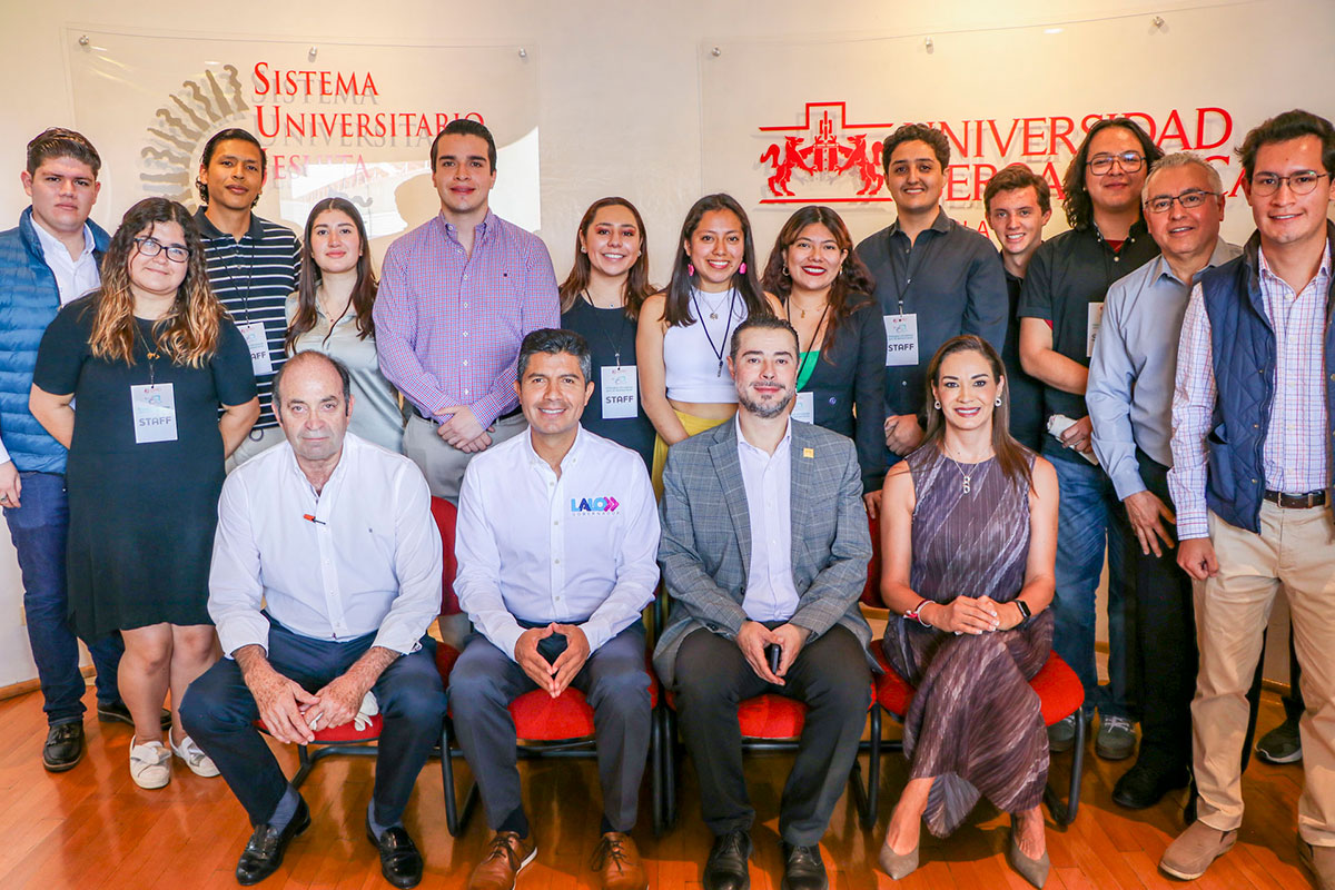 Candidato Eduardo Rivera y comunidad universitaria