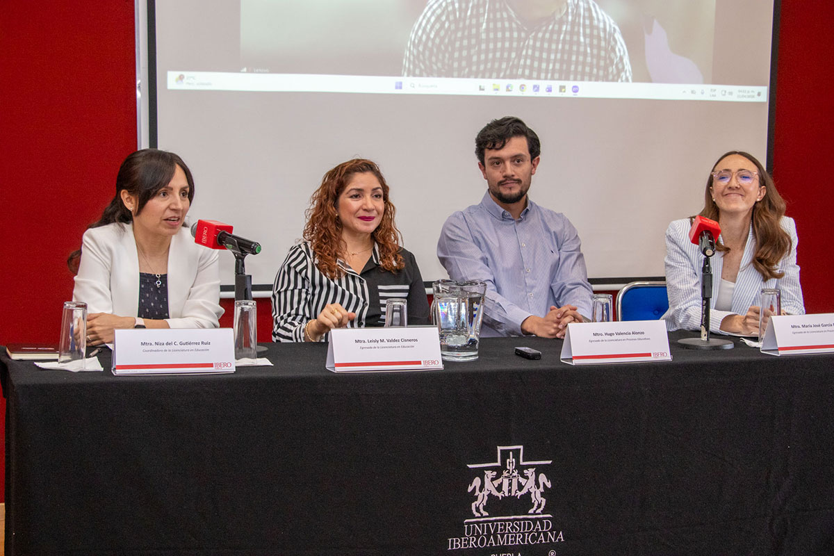 Panel egresados educación